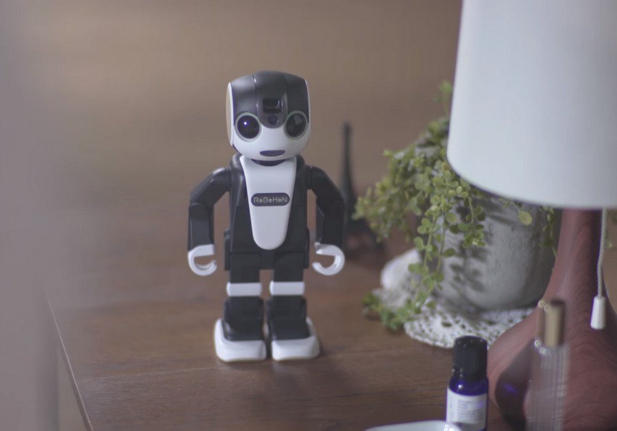 TyNChannel's tweet photo. #RoBoHoN , el robot-teléfono con #Android 5.0 que baila y tiene proyector integrado. https://t.co/Ip2GKYnvQj https://t.co/69Q7rBEPSA