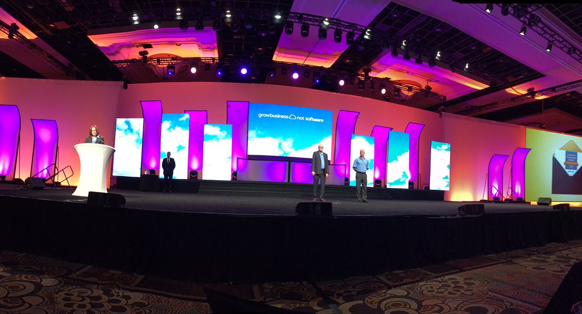 rwang0's tweet photo. MyPoV: it's good to have customer awards that celebrate achievement and success #Insights16 @Epicor https://t.co/VFRJTMwB31