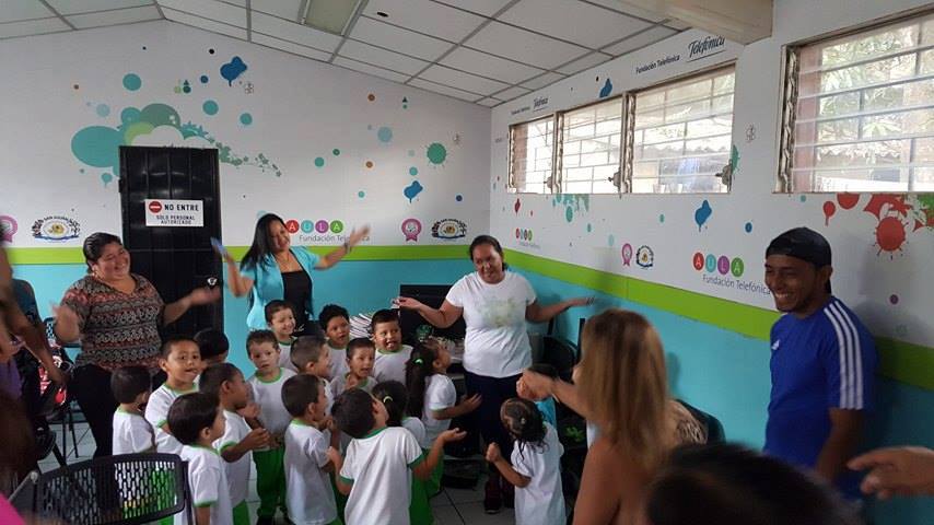danilomedinasv's tweet photo. Frank Velasquez visita la ciudad de San Julián en Sonsonate @_RoxanaRuiz https://t.co/LoujjxrVX6