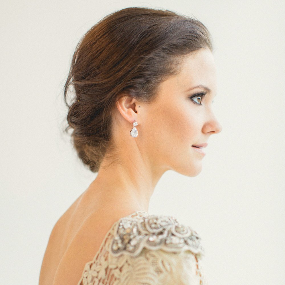 luvytshop's tweet photo. Complete your look for your big day with Happiness Earrings, our delicate drop earrings. #justengaged #engaged https://t.co/I679EJFYmT