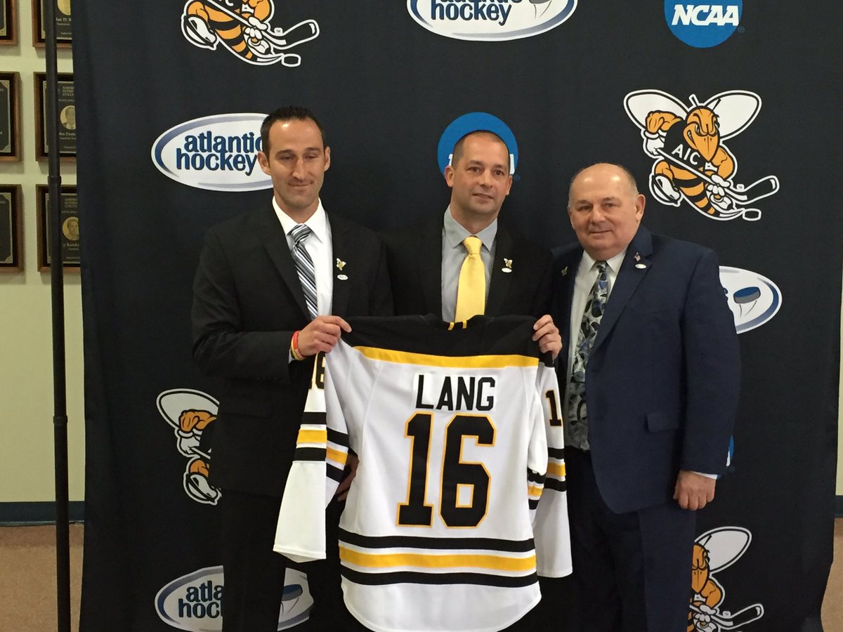 AIC Hockey tweet media