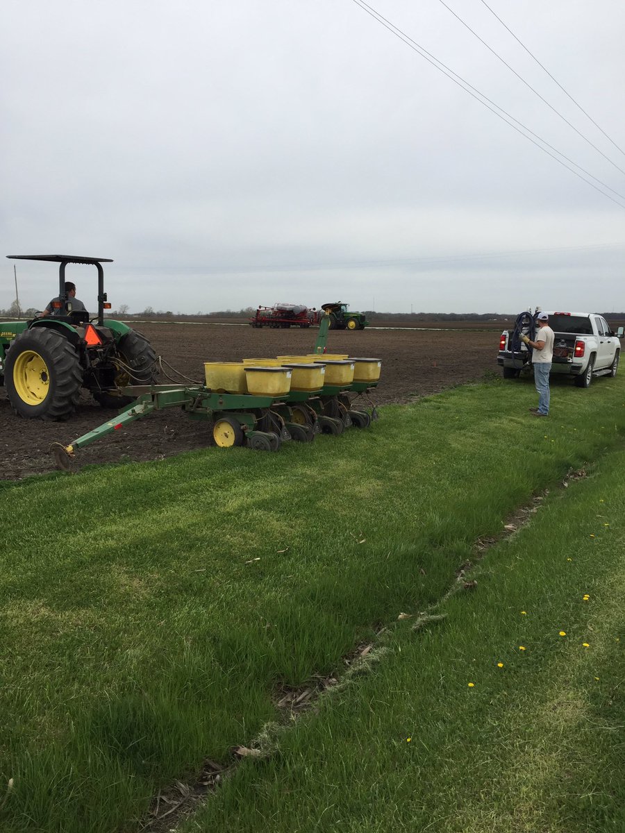 Getting our #channel plot in before the rain! <a href="/Channel_Indiana/">Channel Northern Indiana & Michigan</a> <a href="/TheAustinMinor/">Austin Minor</a> <a href="/seamanagservic1/">Trenton</a>