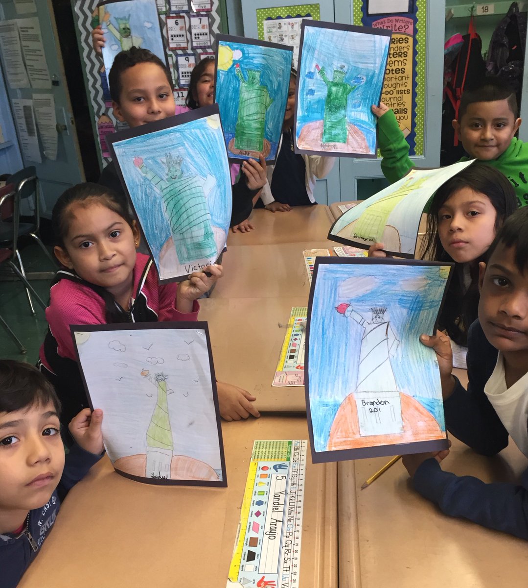 2ndGradeJKO's tweet image. #class201 learns about NYC landmarks! #statueofliberty #2ndgrade #directeddrawings #artintheclassroom @PS66JKO