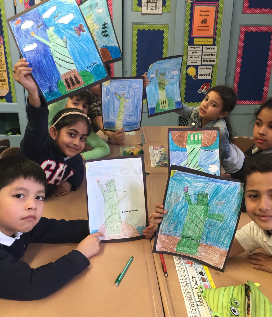 2ndGradeJKO's tweet image. #class201 learns about NYC landmarks! #statueofliberty #2ndgrade #directeddrawings #artintheclassroom @PS66JKO