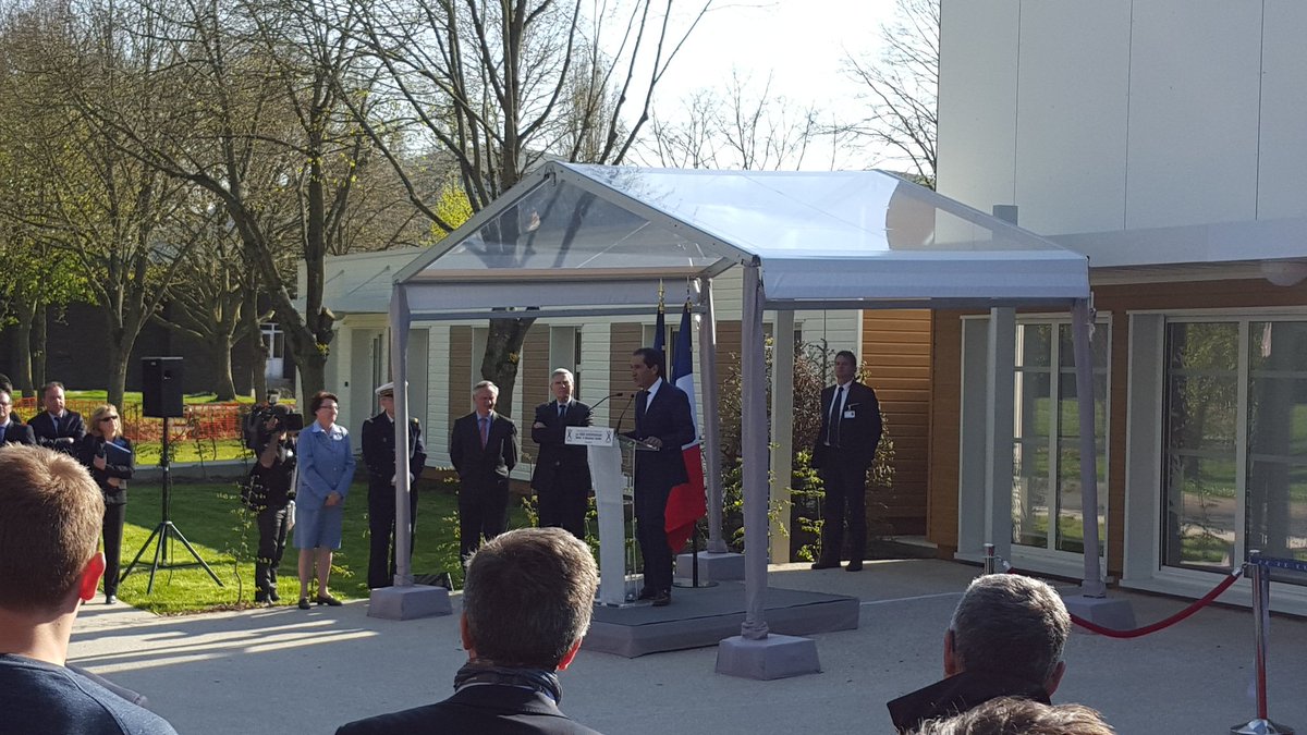 AXPolytechnique's tweet photo. Patrick Drahi, X83 @Polytechnique, inaugure le bâtiment La fibre entrepreneur - Drahi - X Novation center @st4rtupX https://t.co/J3jmoxa0Vt