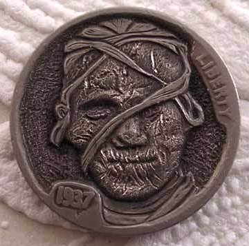 Hobo_Nickel_Soc's tweet photo. #TerrorTuesday The #Mummy Im-Ho-Tep It comes to life!
#HoboNickel #CoinArt by #FinnLaRue #Horror #ScrollOfThoth https://t.co/wNZgRqVVVQ
