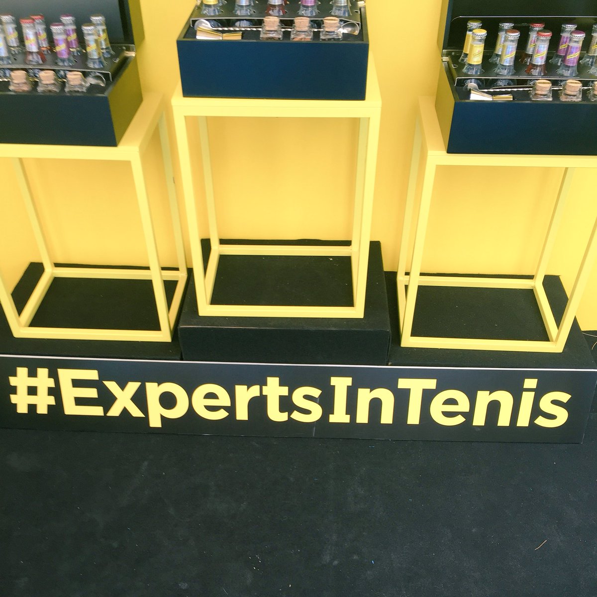 GinAddicts's tweet photo. Estamos en #openbancsabadell disfrutando del 🎾 con @Schweppes_ES #ExpertsInTennis #expertsinmixing #expertsintenis https://t.co/Ocs7VY1eJF