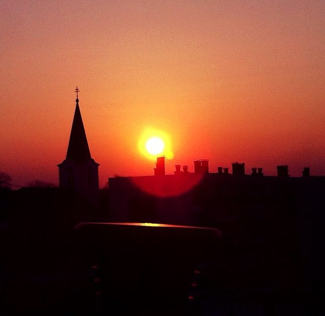 EnikoVolfram's tweet photo. Sunset it's sooo beautiful :D https://t.co/JugyWq0vkG