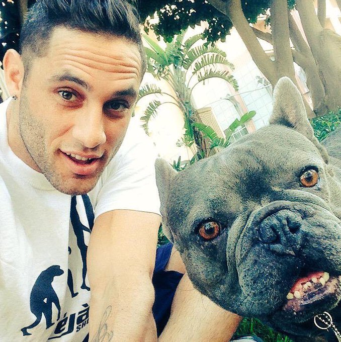 Man's Best Friend Photo-bombin' https://t.co/5jj4nBCVA4 https://t.co/Ri0S5JVMYd