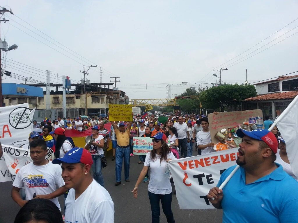 LaCastadivaTSc's tweet image. ⛔ULTIMO MINUTO⛔#GAR
PUEBLO DE UREÑA EXIGE QUE ABRAN LA FRONTERA
#GochosArrechos #Ureña 
Imágenes @JoseRozoL