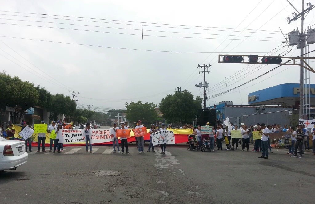 LaCastadivaTSc's tweet image. ⛔ULTIMO MINUTO⛔#GAR
PUEBLO DE UREÑA EXIGE QUE ABRAN LA FRONTERA
#GochosArrechos #Ureña 
Imágenes @JoseRozoL