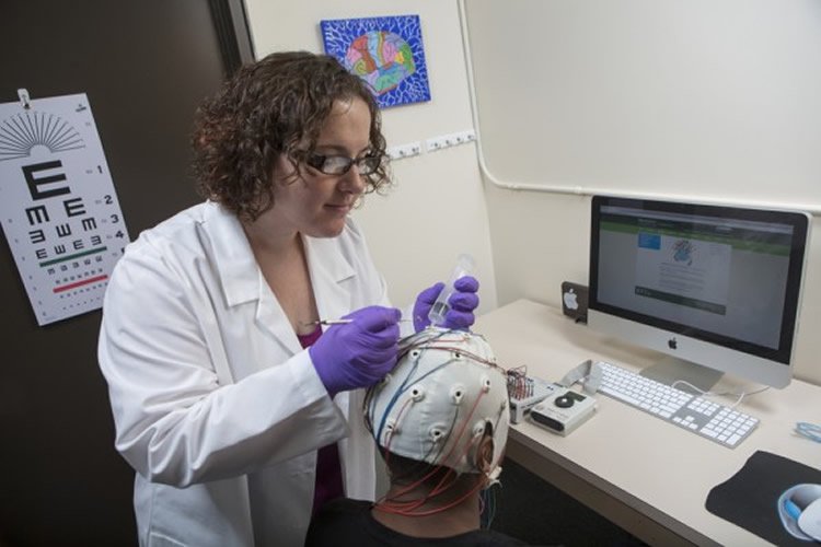 NeuroscienceNew's tweet photo. Brainprints? Researchers Can Identify Your Brain Waves With 100 Percent Accuracy https://t.co/aoXNuMzz5O #science https://t.co/qXljVHyC2e