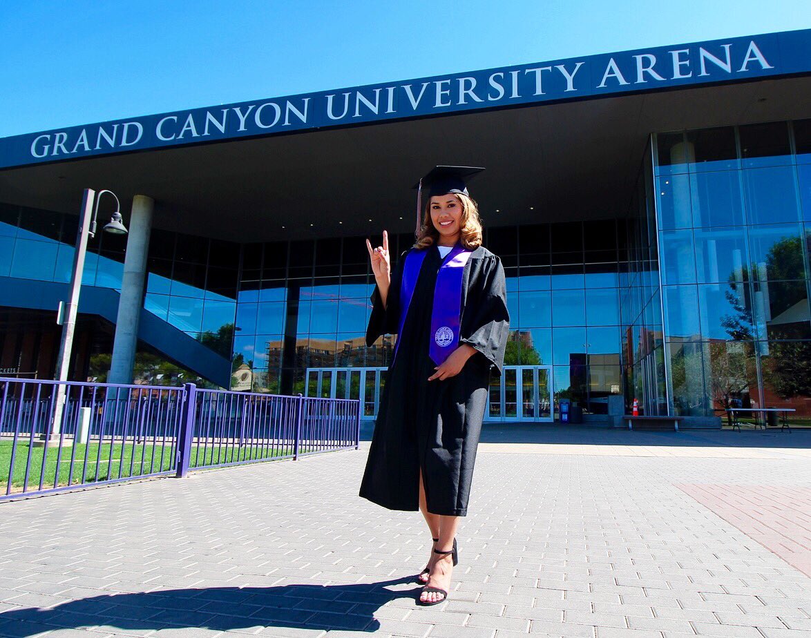Izrosas's tweet photo. Congrats to Ana for reaching her goal! GCU Grad : #gradphotography https://t.co/BtiRM0VNpM