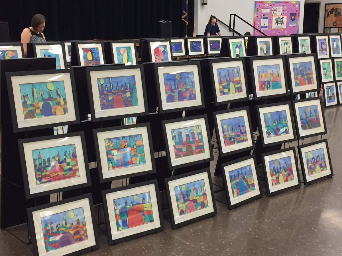 Wonderful Art Show at Fern Creek Elementary! So proud of our student artists! Thanks to Mrs. Betty Shelden😊🎨!