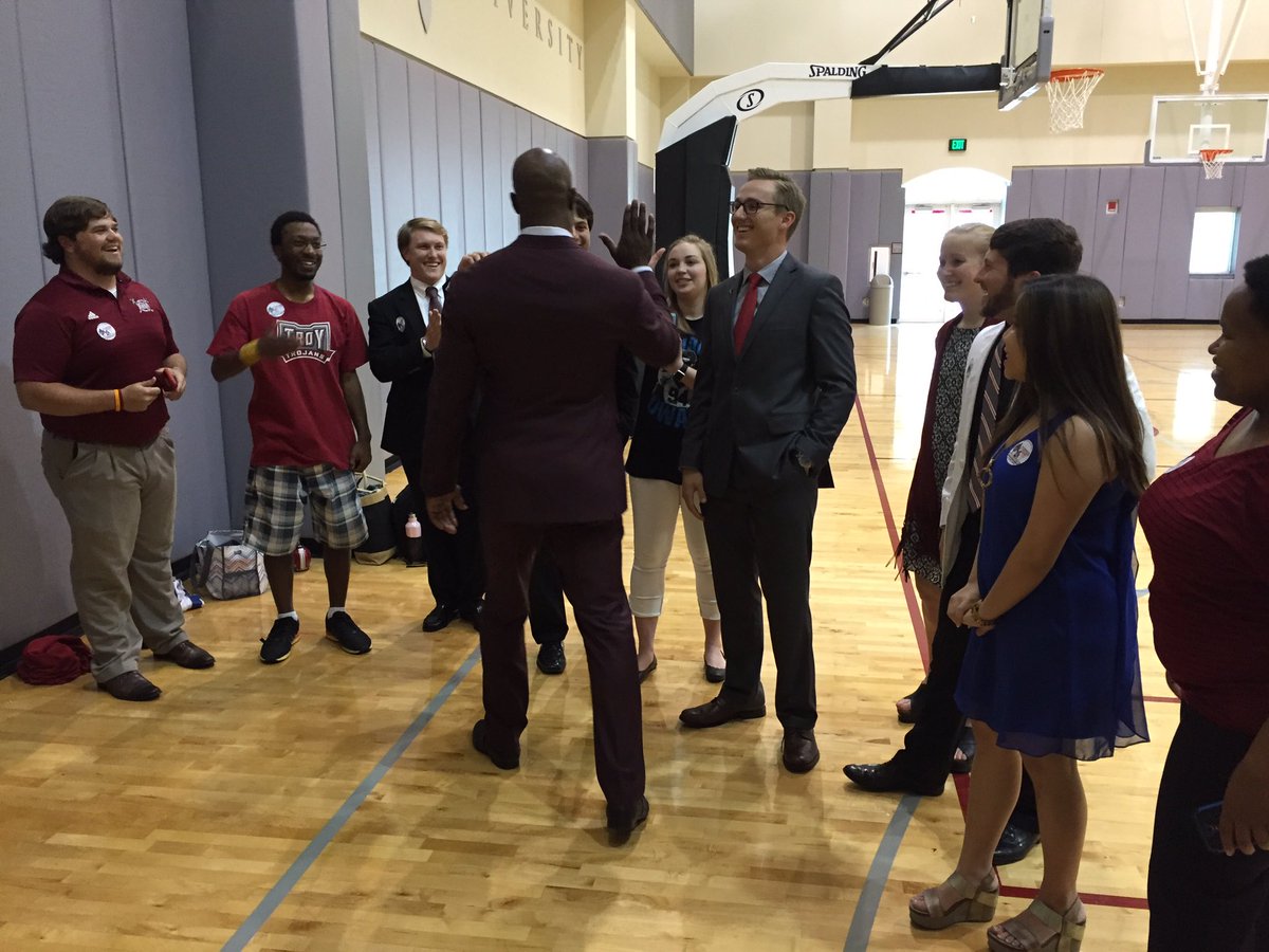 TROYUnews's tweet photo. Demarcus Ware meeting with students at #TrojanArena. #DWareDay #TROYUSpirit https://t.co/UhCcBeHTiC