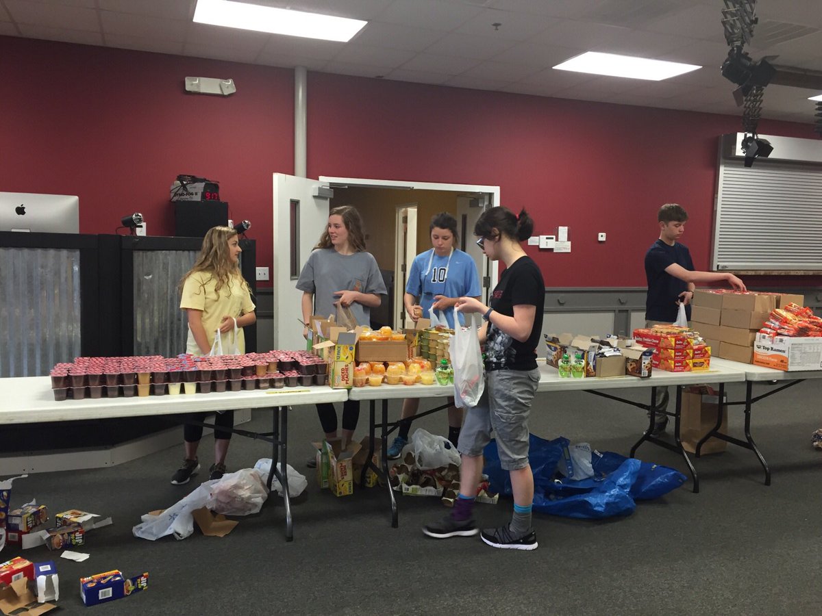 MCS students showing some love at Lunches of Love #mcsenrich