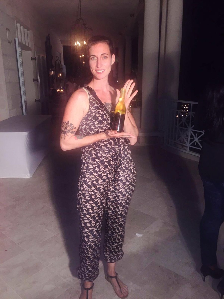 Monkey_Bag_Rum's tweet image. #turksandcaicos enjoying their #monkeybag #local #Rum