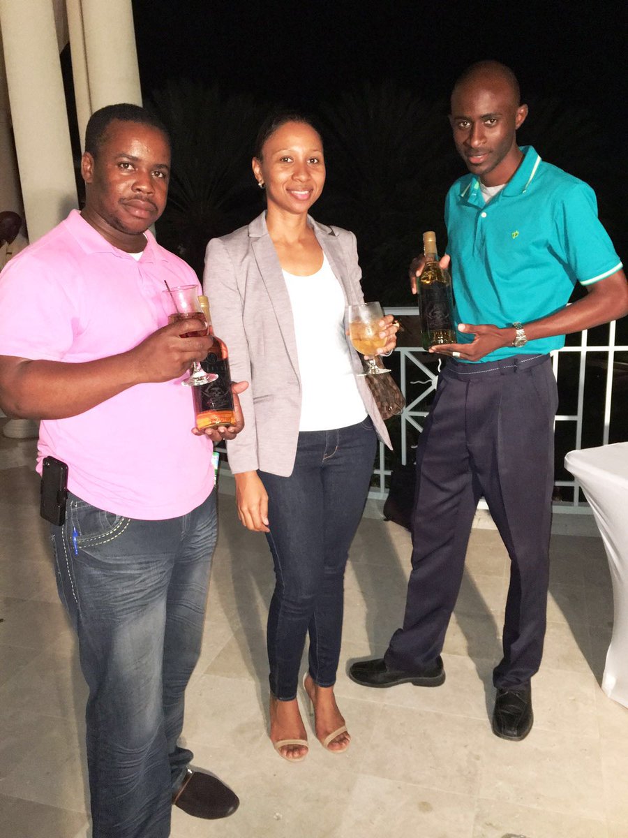 Monkey_Bag_Rum's tweet image. #turksandcaicos enjoying their #monkeybag #local #Rum