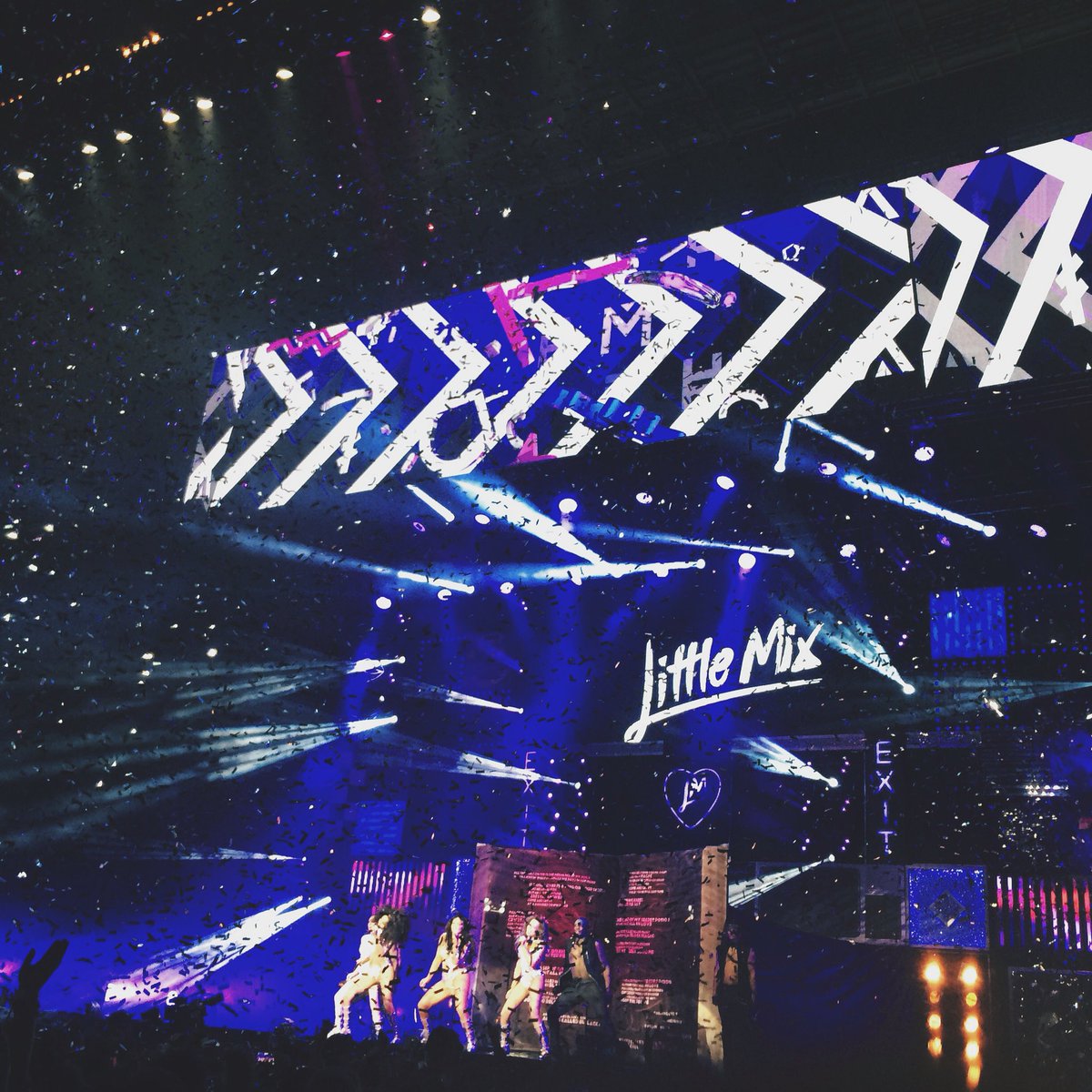 lauraaakeegan's tweet image. My fave ladies last night 👑👑👑👑 @LittleMix #littlemixdublin