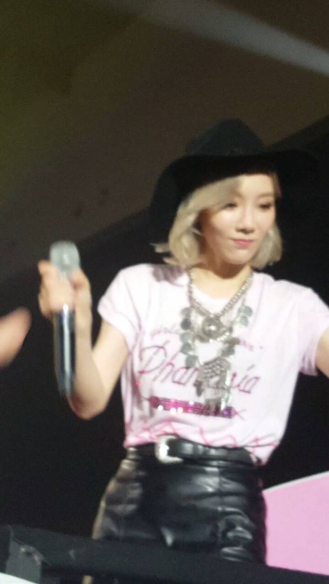 SOSHlELD's tweet photo. TAEYEON SO CLOSE OMGGGGGGGG 😲😲😲😲😲😲😲😲j https://t.co/IgIuC3gNSt