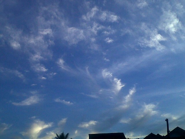 IyanSopianes's tweet photo. Langit biru slalu indah disana, slalu bayangkanmu ada didekatku. Cerita itu terlukis dengan indah https://t.co/ttjwGaUffb