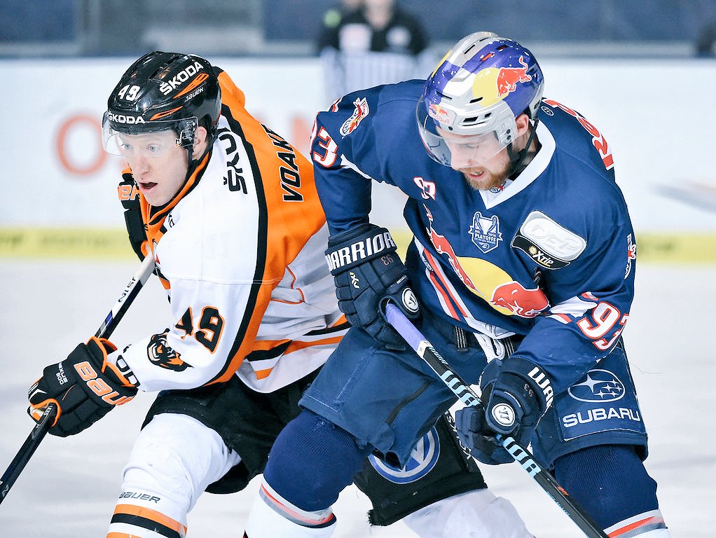 RedBullMuenchen's tweet image. 20 Minuten gespielt, #miiinga führt 1:0 nach dem Tor von Uuuuuli Maurer