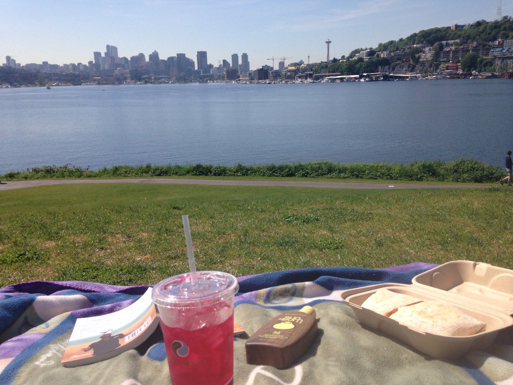 tessabmiller's tweet photo. Life is hard sometimes. But not right now. #BasicAndIKnowIt https://t.co/wGnFQuBa00