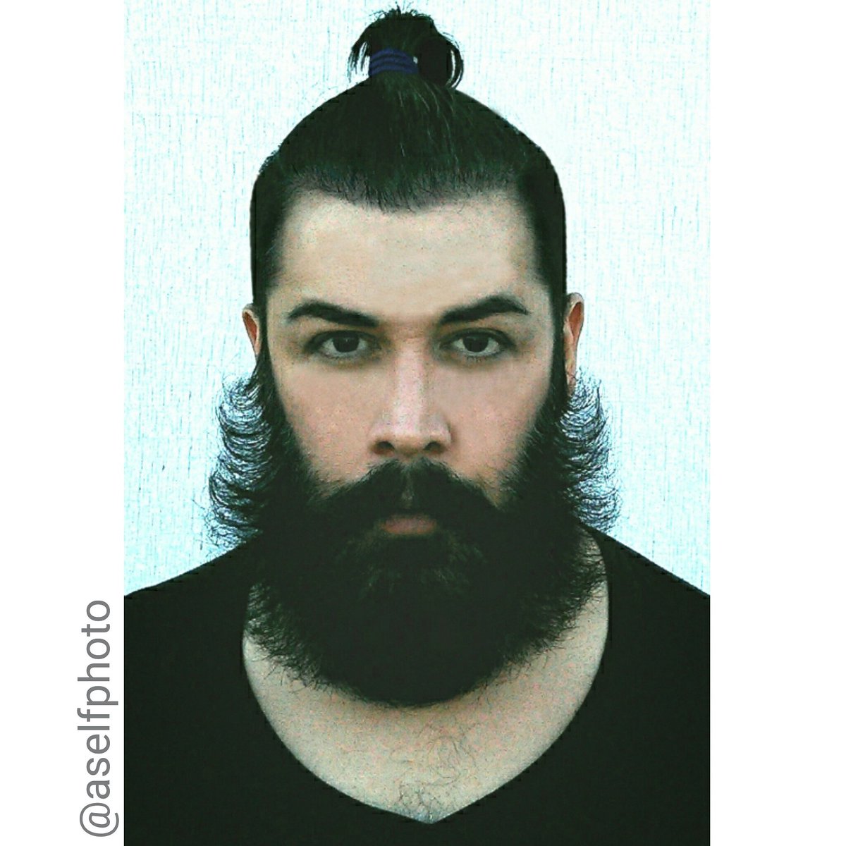 UndieHunk's tweet photo. Been a very long time #beard #beards #bearded  #beardstyle #beardo #beardlove #lumbersexual #topknot #gaybeard https://t.co/rJarl5MyIa