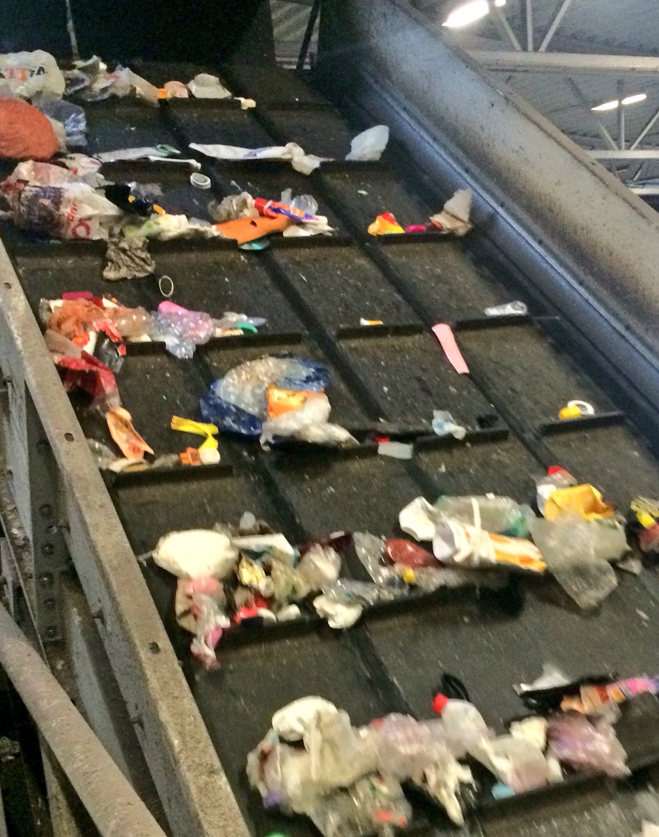 annakarinisa's tweet photo. Har varit och hälsat på insamlade plastförpackningar på väg att få nytt liv! #swerec #fti #icataransvar https://t.co/B4eIKREPZI