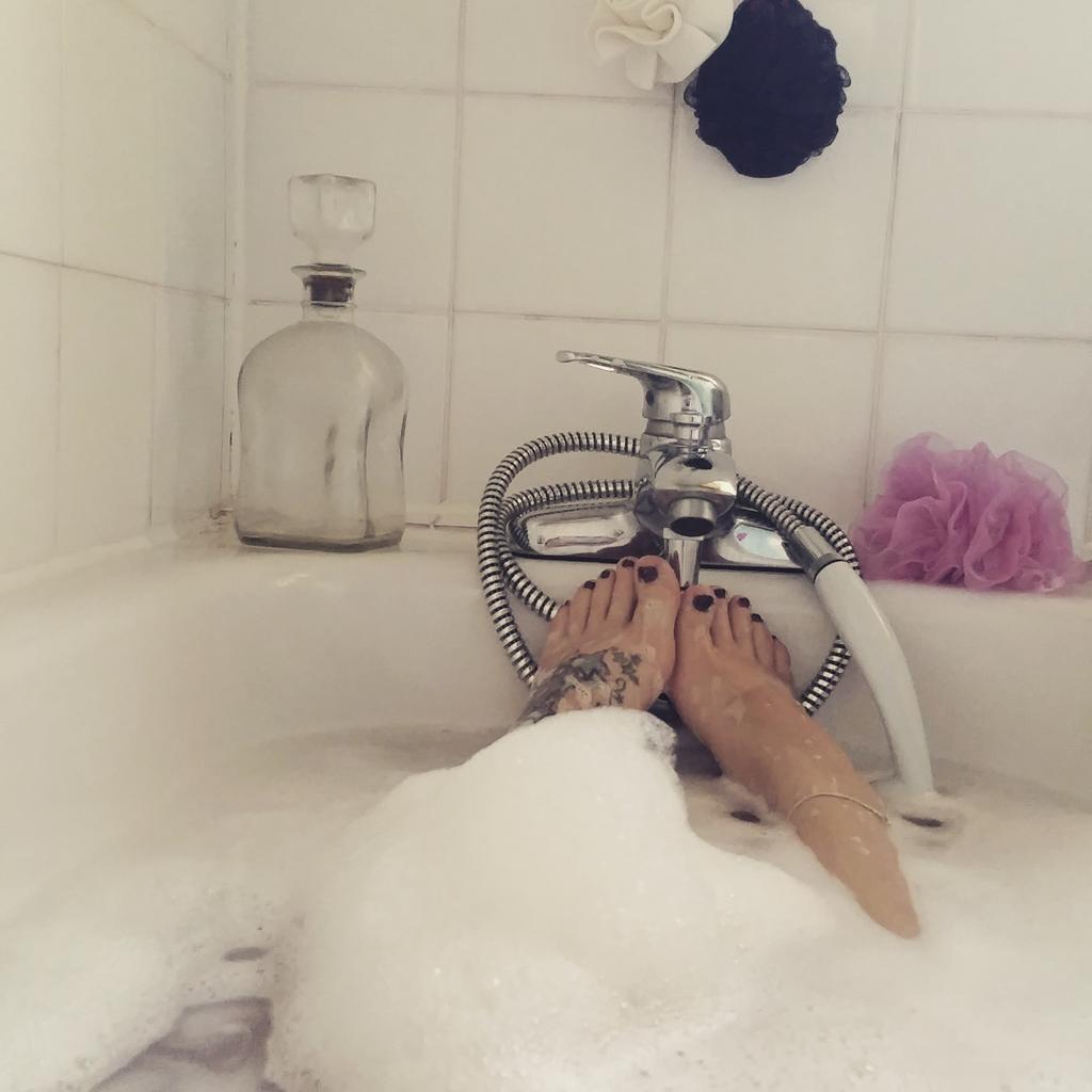 HayleyjChambers's tweet photo. My bubbles !!! # shark bait ooh haha ;) https://t.co/V2MNn5icS2