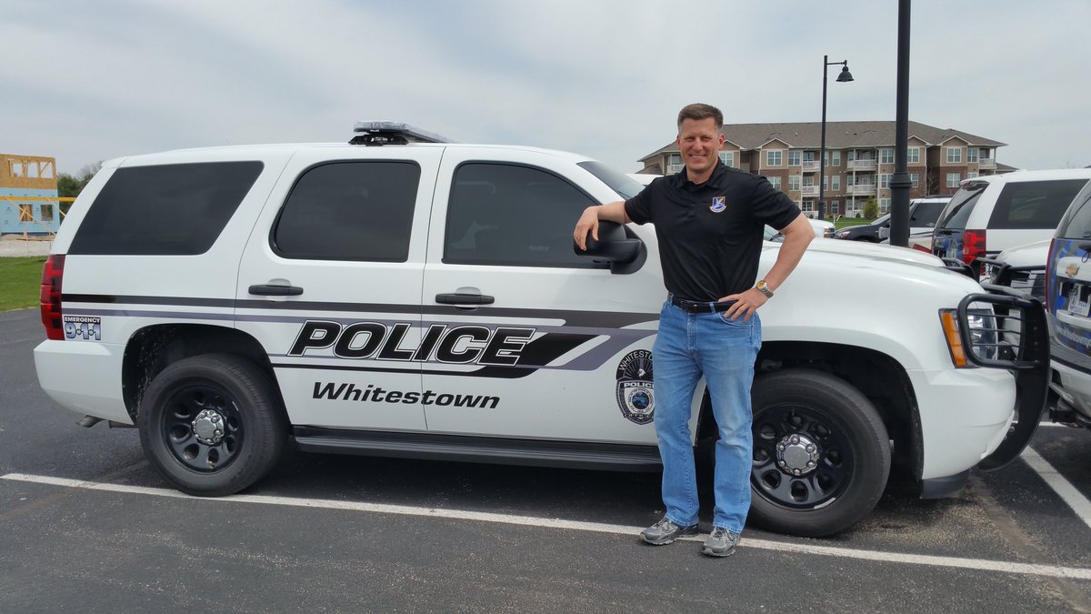 WhitestownIN's tweet photo. Welcome home from Afghanistan Officer John Mutnansky! Thank you for your service to our country. #WhitestownProud https://t.co/wf79PaF2oP
