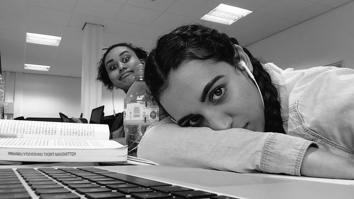 missfreyashah's tweet photo. 11 hour library shift done 😴🙏🏼 @kayleyclarkexx #looklikehell https://t.co/iucW2B1k5i