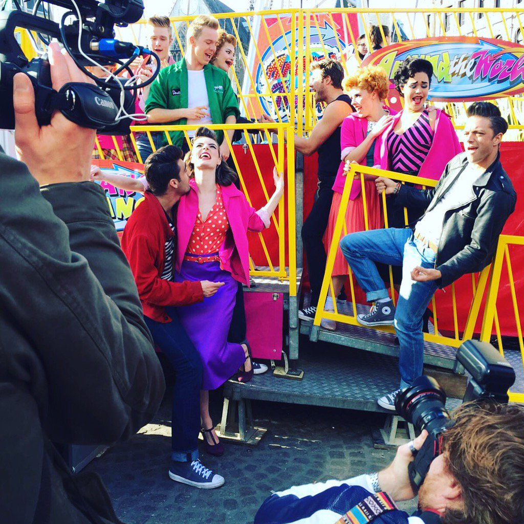 Wij stonden vandaag te draaien met <a href="/GreaseDeMusical/">Grease</a> op de Kermis in #Amsterdam! Hysterisch! Soon Online! ;)