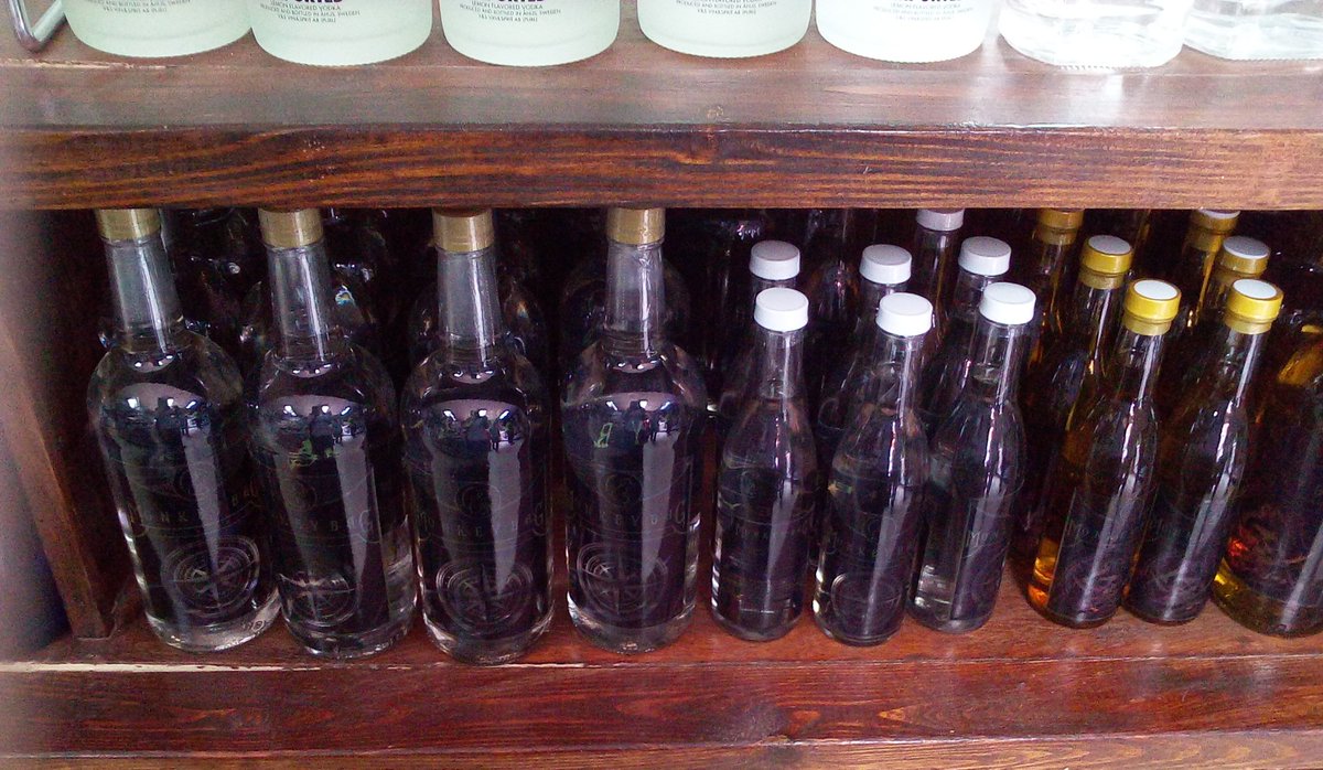 Monkey_Bag_Rum's tweet image. #monkeybag #turksandcaicos now available at all #kischco stores!! Stop by and pick up a bottle today...