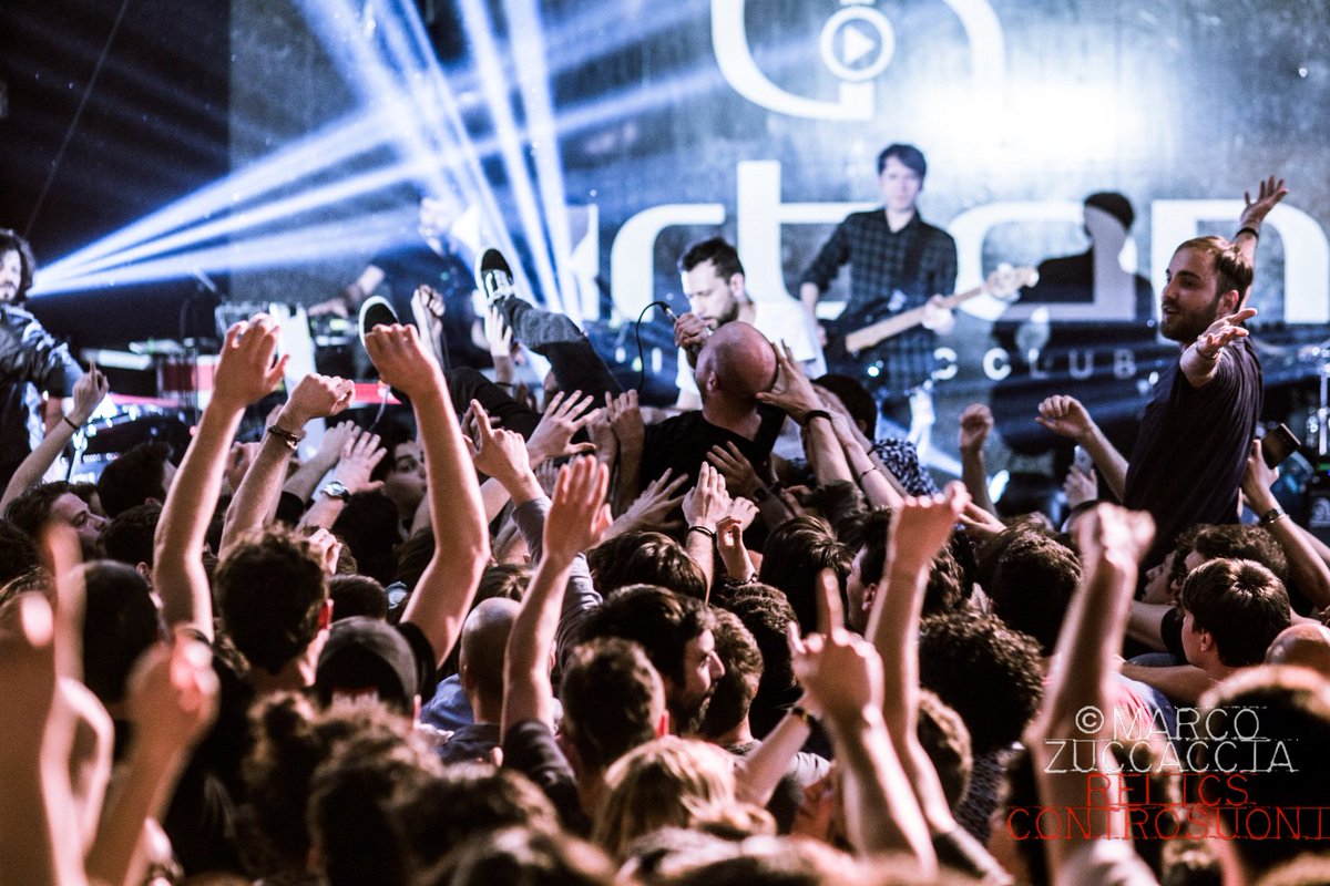 I Cani, le foto del concerto all'Urban club di Perugia #icani #icanilaband relics-controsuoni.com/2016/04/i-cani…