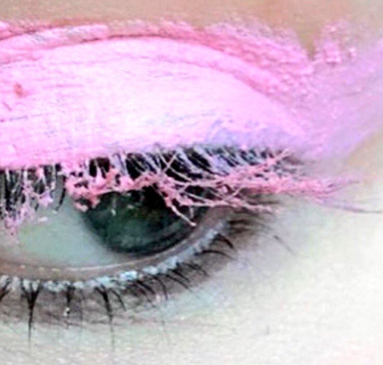 Maleeha_Baluch's tweet photo. There's a fine line between pink & punk...
And thats what @MACcosmetics #MACSoftCore is all about 😍 #Makeup #Beauty https://t.co/yQ4236axPc