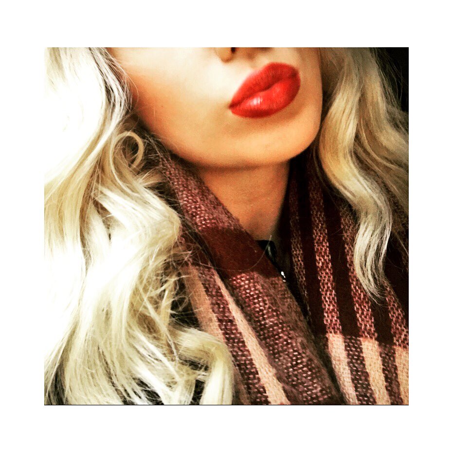 CharlotteReavey's tweet image. 'Just put on your favourite lipstick and deal with it. Life goes on' 😘💋💄 #LipstickObsessed