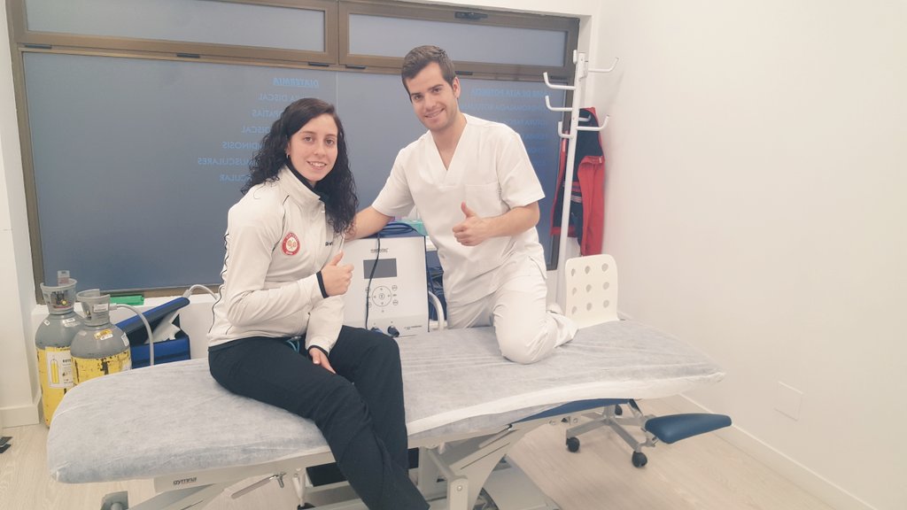 MartaTalavan's tweet photo. Ultimando la puesta a punto para el wpt de Valencia con @RobertoMFisio !! En las mejores manos ! Muchas gracias 😊 https://t.co/5MENB5hGTX