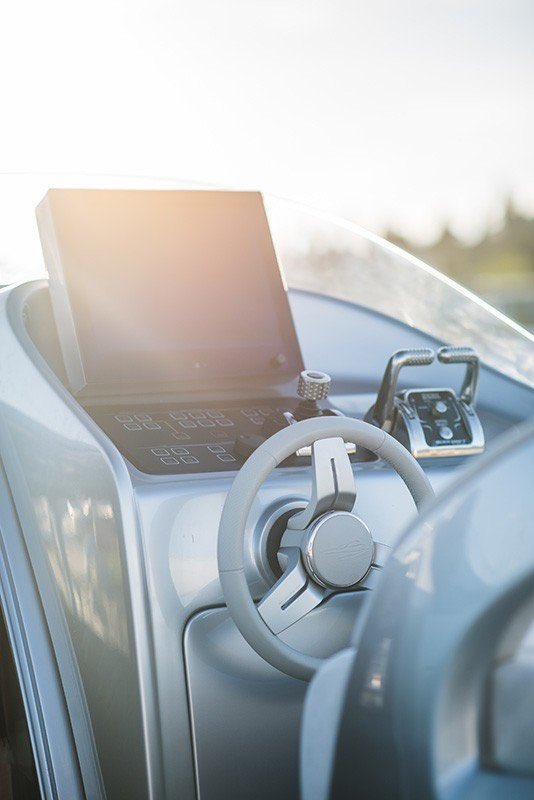 MapsMaponyane's tweet image. Mercedes-Benz designed a new yacht, of which only 10 will be built in the world, and this is it: The MB Arrow460 GT.