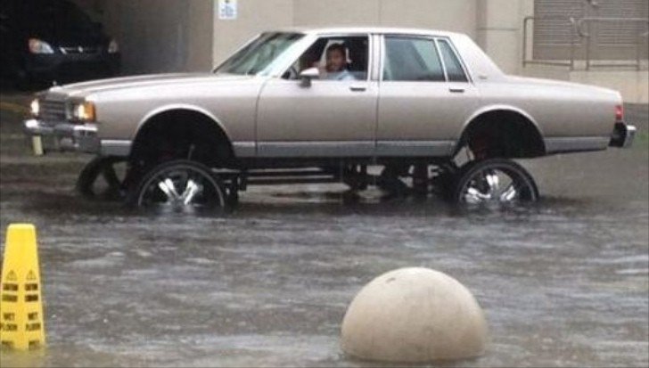 NoFloodsBarrier's tweet image. Now that&apos;s how you pimp a car for a flood grin emoticon #EnvironmentSolutions #floodcar