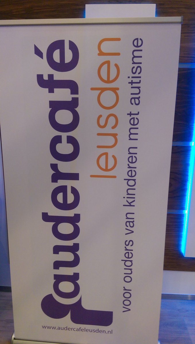KarolienPouwels's tweet photo. Prachtige avond van het Audercafé en Theatergroep De Bint over autisme, in een volle Afaszaal. https://t.co/yTsJ8fRh2s