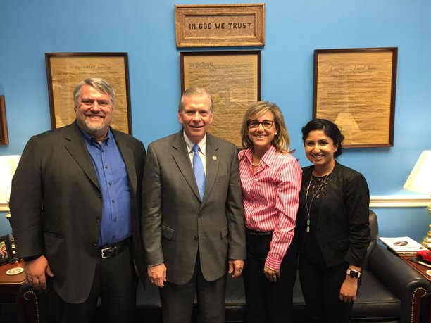 StartDOTwriting's tweet image. Great meeting with @RepWalberg discussing #encryption #connected health with @neurocern @startdotwriting #appcon16