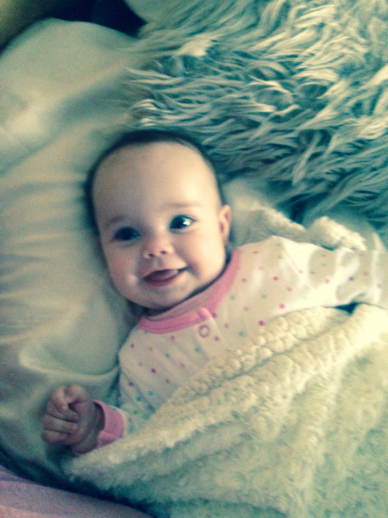 gizzy2586's tweet photo. Only if she could say night daddy 😘 https://t.co/Lz3XUKuUSQ