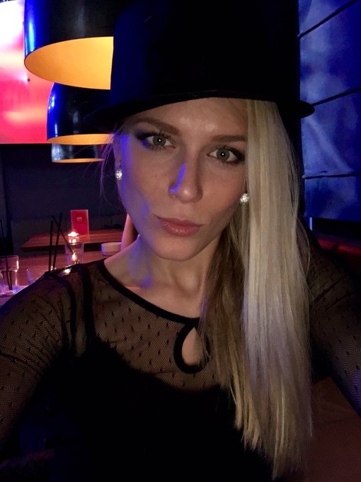 Party of my friend tonight!!✌️😜😚💫 https://t.co/XZP9SG34iS<a href="/tag/victoriasecret"class="tags"><span>#victoriasecret</span></a>