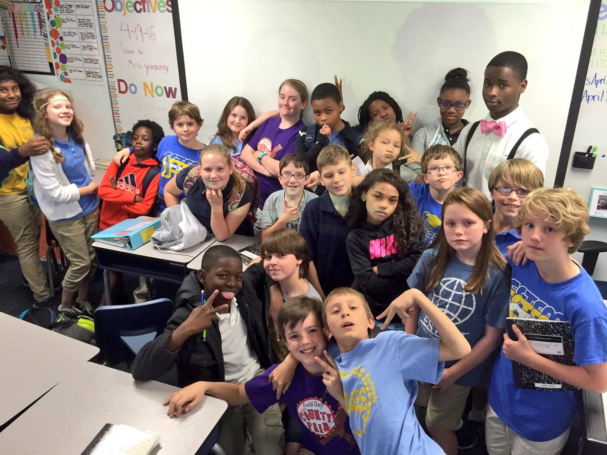 NobleImpact's tweet photo. Our facilitator today for #Noble5th...@The_Poet_OTC shared his story &amp; taught poetry while introducing spoken word. https://t.co/qu65be6L74