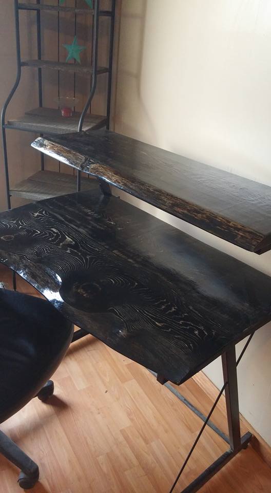 Rustic_Cowboy's tweet photo. Live edge computer desk, just finished. Check us out at https://t.co/fKp5qXMfdi #furniture #interiordesign #ylw https://t.co/SqdF5uhpBi