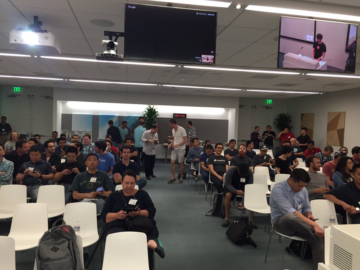 _victormejia's tweet image. Angular 2 meetup @google! They know how to spoil devs 😁. Thanks @jules_kremer @bradlygreen @robwormald