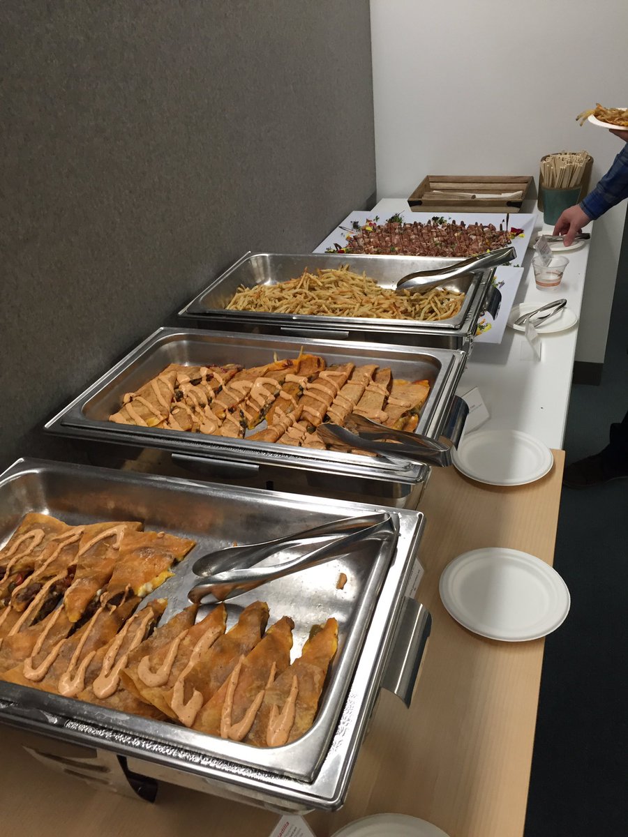 _victormejia's tweet image. Angular 2 meetup @google! They know how to spoil devs 😁. Thanks @jules_kremer @bradlygreen @robwormald