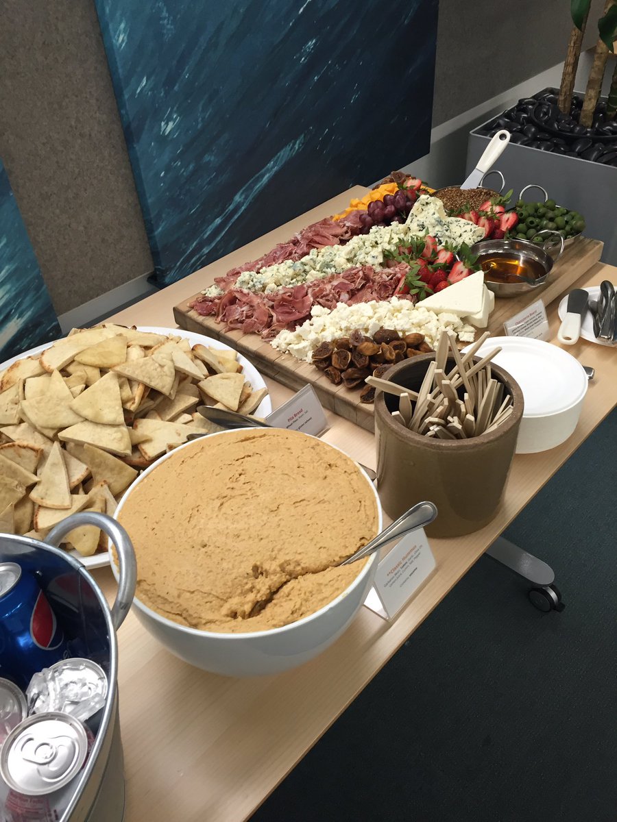 _victormejia's tweet image. Angular 2 meetup @google! They know how to spoil devs 😁. Thanks @jules_kremer @bradlygreen @robwormald