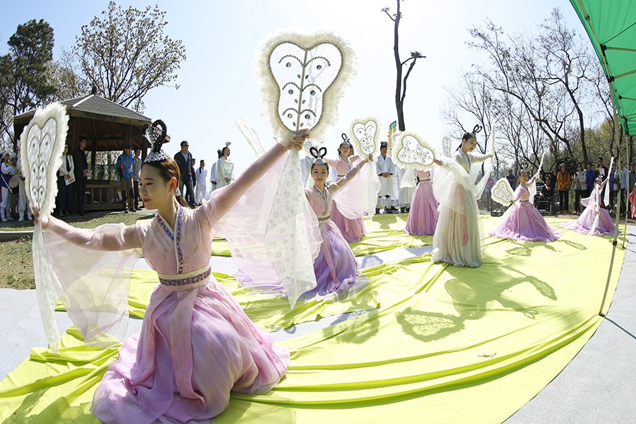 아름다운 선녀님의 공연과 함께 철쭉꽃을 볼 수 있는
부천시의 시크릿 플레이스! 겁나 예쁘대♡
[고리울선사문화제]
4.23(토)10:00~20:30/고강선사유적공원
**4.20 현재 철쭉꽃 개화율:60%~65%